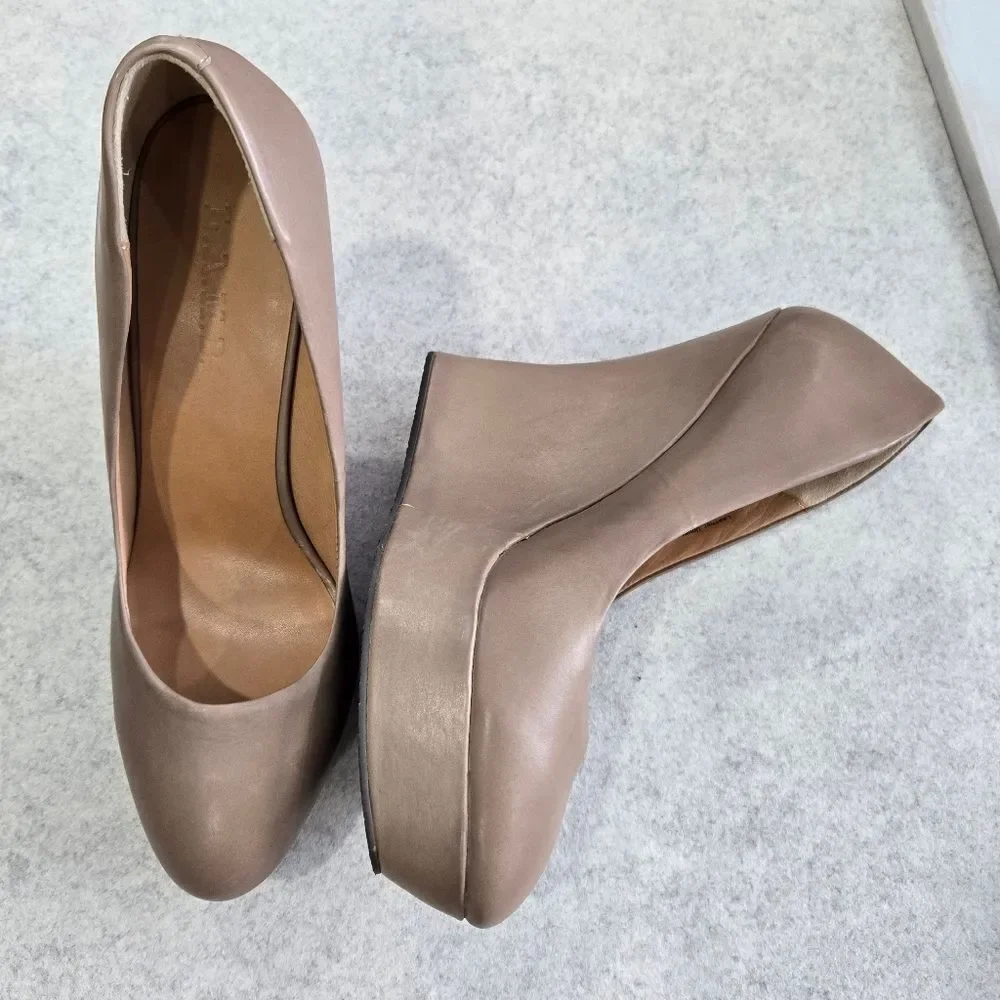 🐢 L.A.M.B. Women Novice Taupe High Wedge Slip On Size 9.5 Pumps